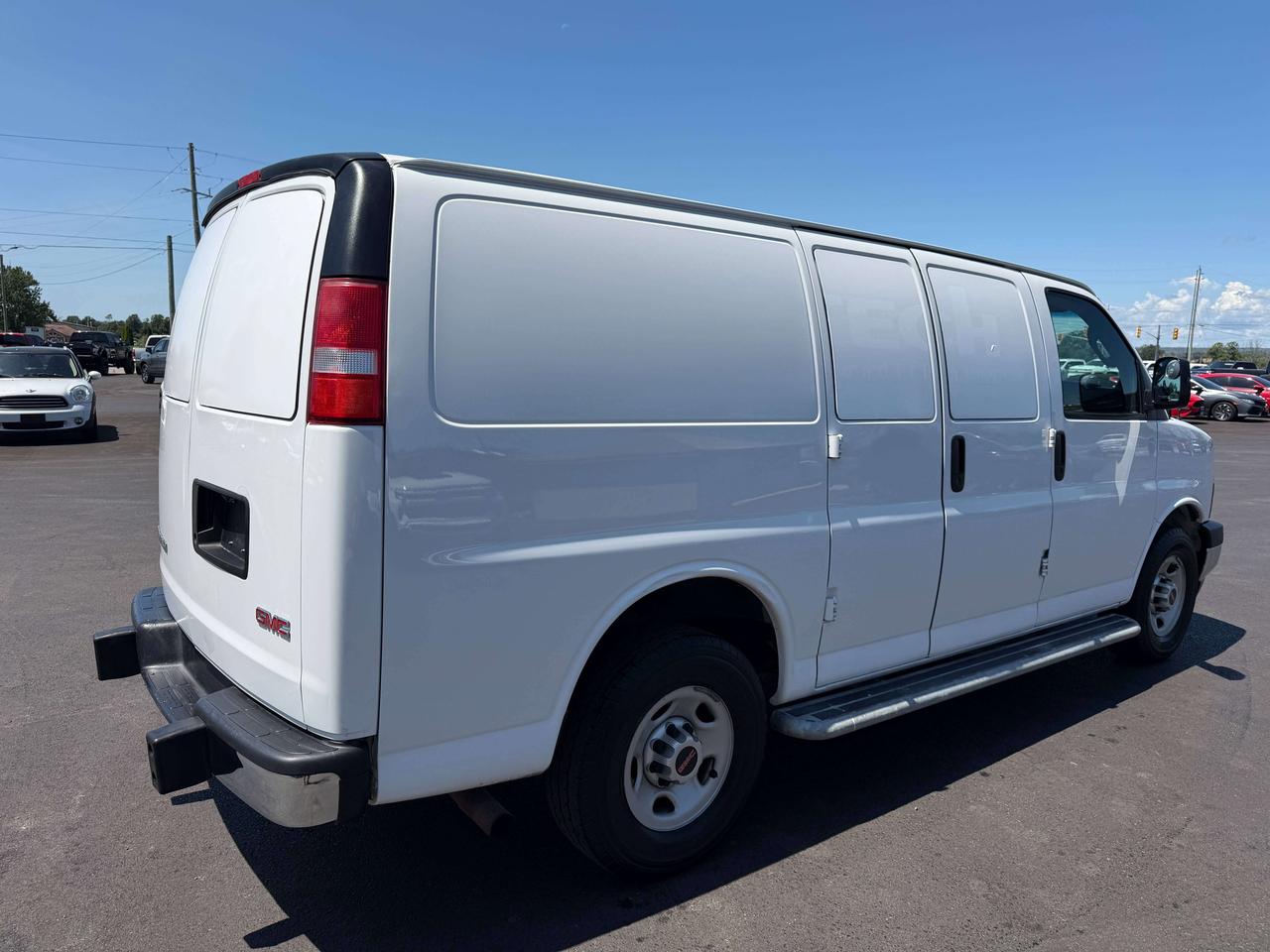 2017 GMC Savana  Photo