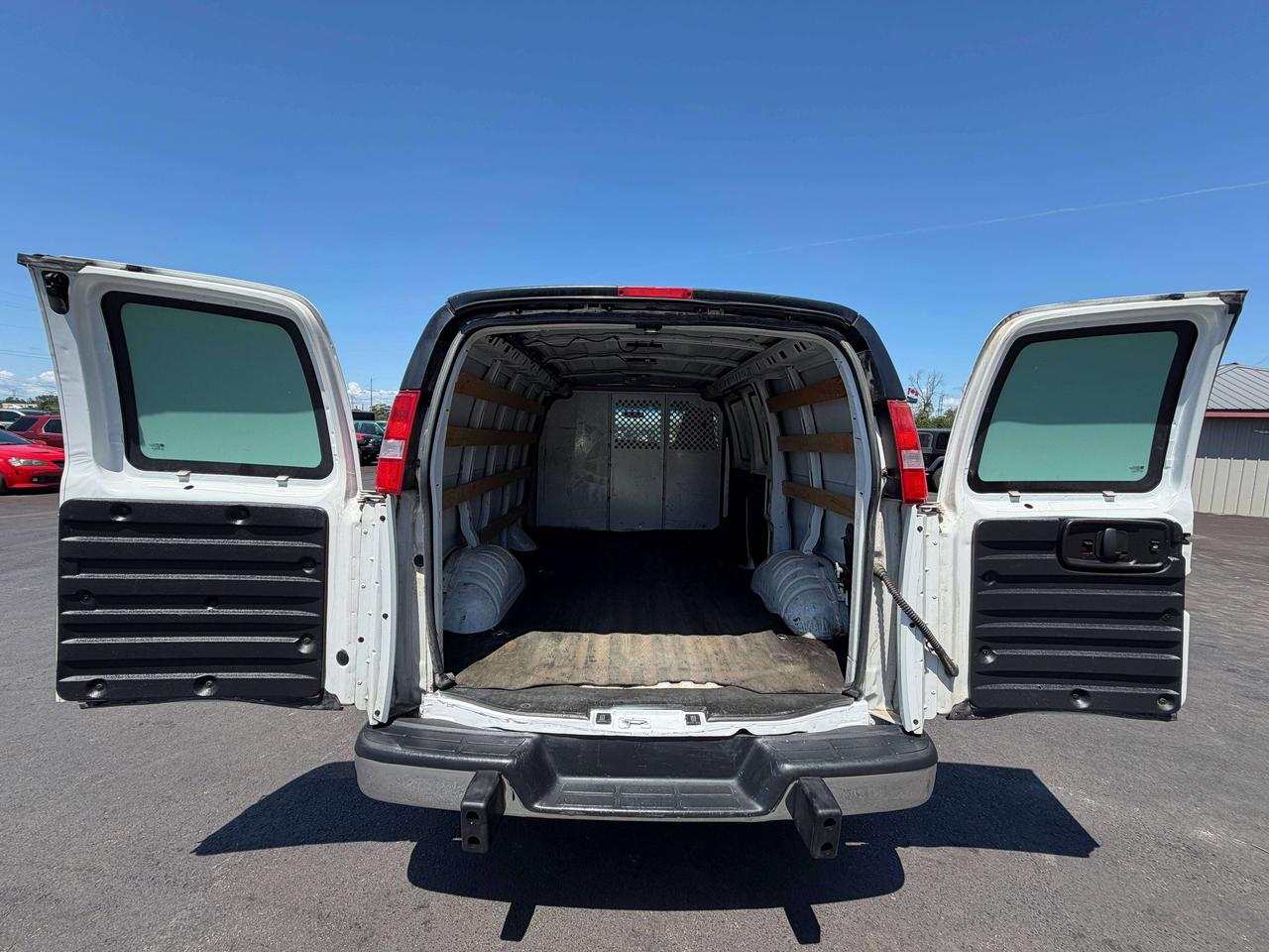 2017 GMC Savana  Photo