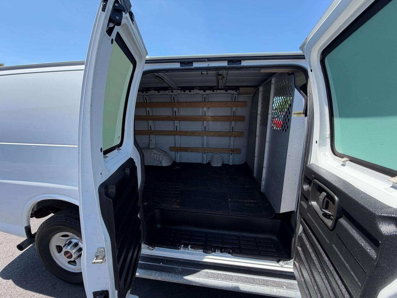 2017 GMC Savana  Photo