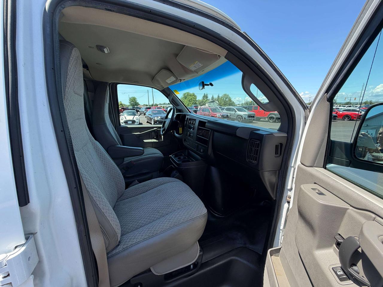 2017 GMC Savana  Photo