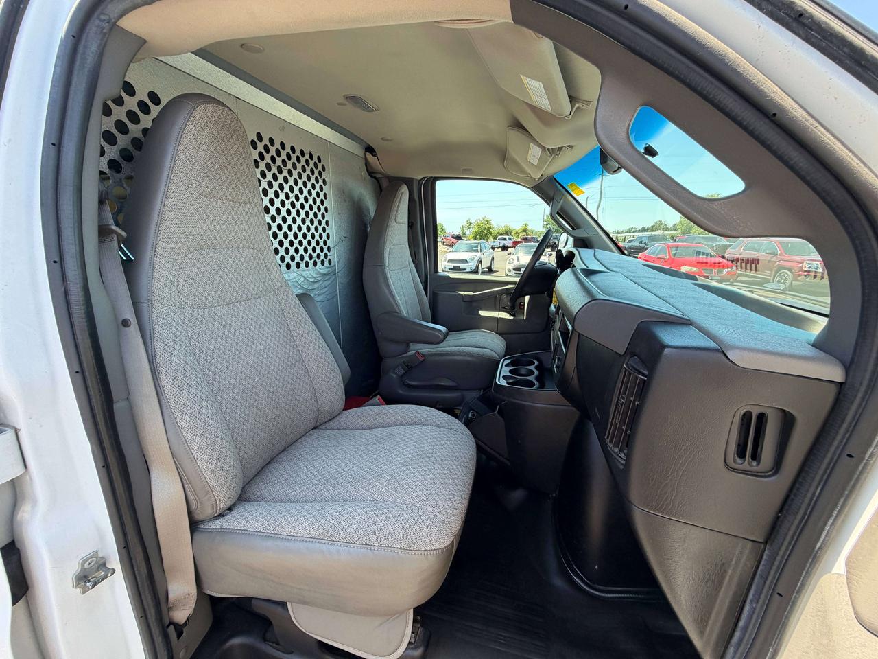 2017 GMC Savana  Photo