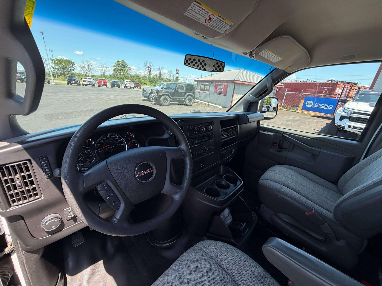 2017 GMC Savana  Photo