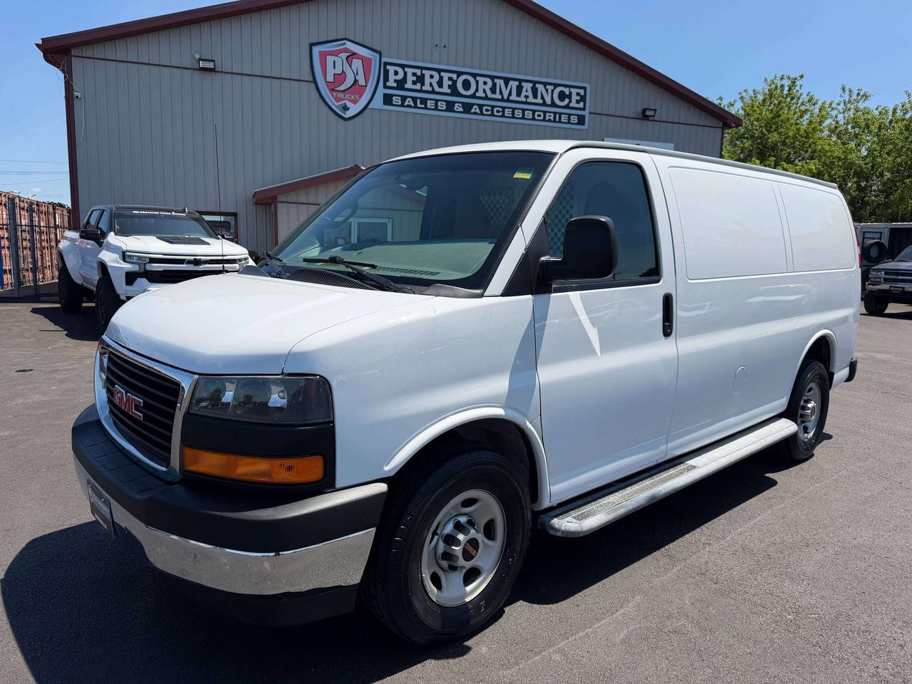 2017 GMC Savana  Photo0