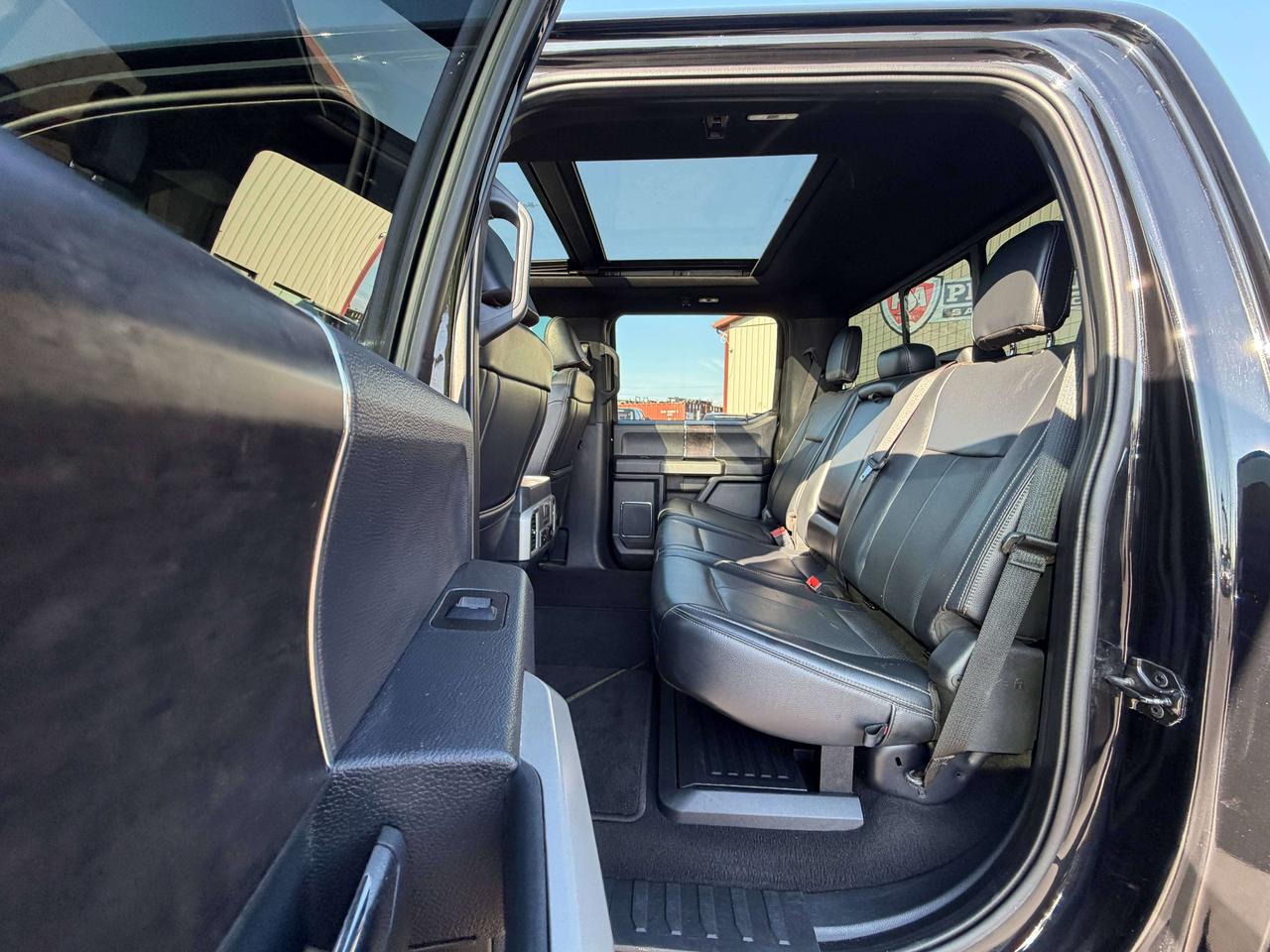 2022 Ford F-250 LARIAT Photo