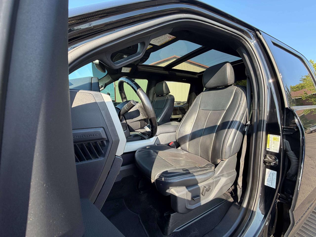 2022 Ford F-250 LARIAT Photo