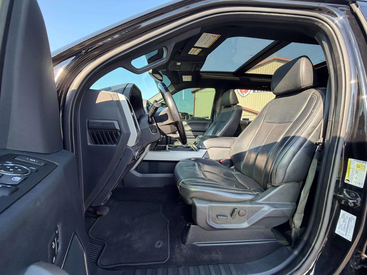 2022 Ford F-250 LARIAT Photo