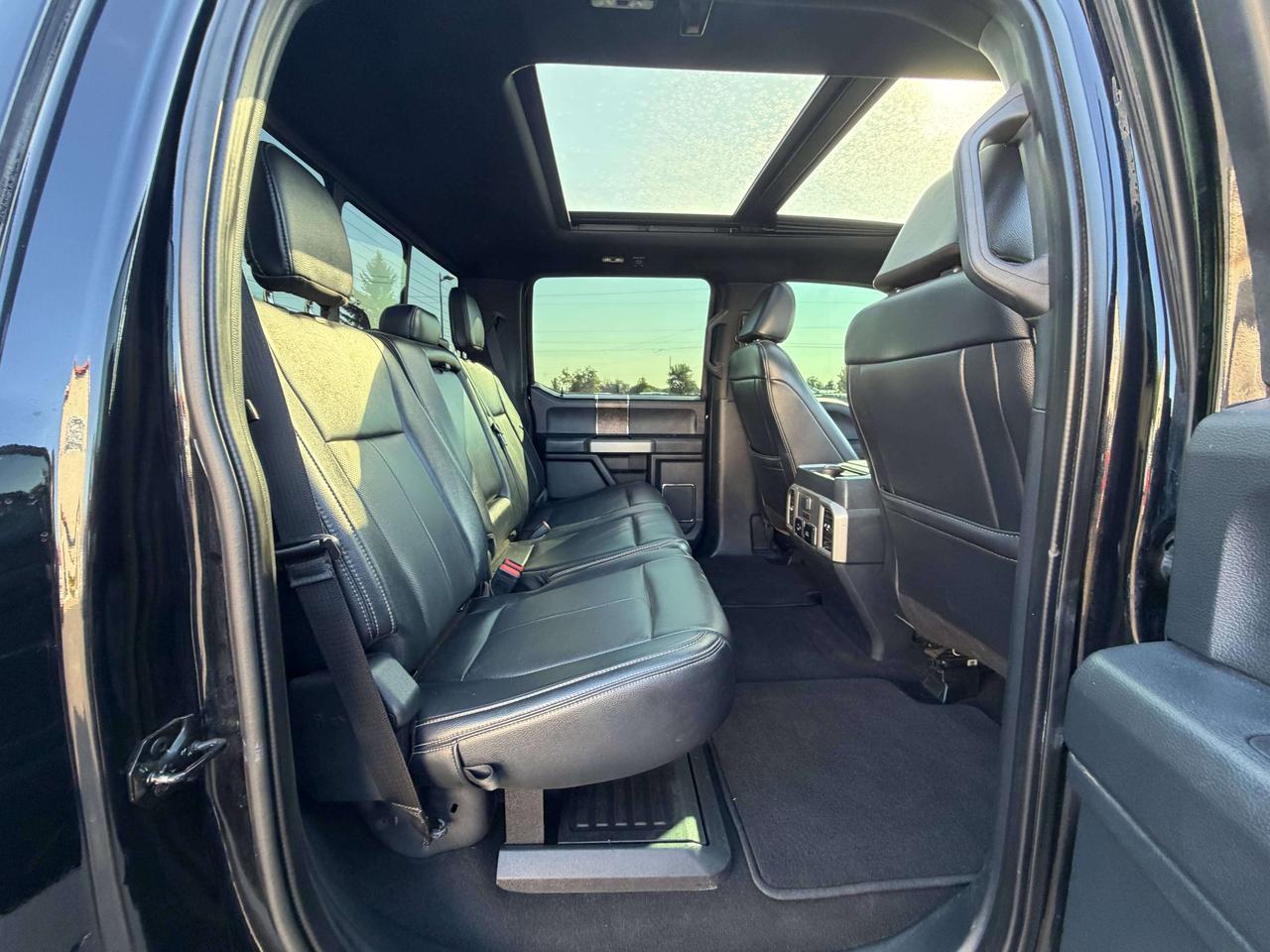 2022 Ford F-250 LARIAT Photo