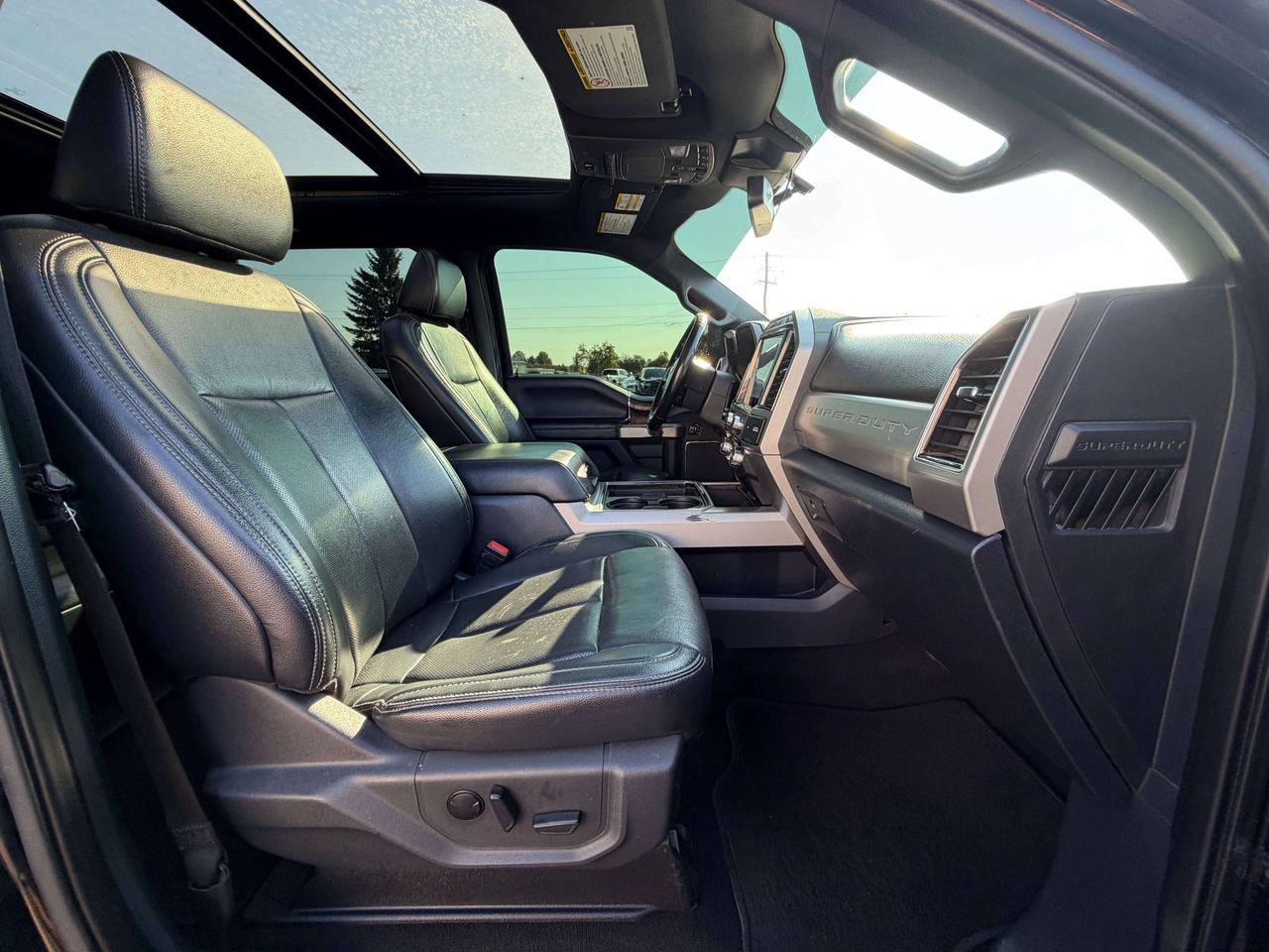 2022 Ford F-250 LARIAT Photo