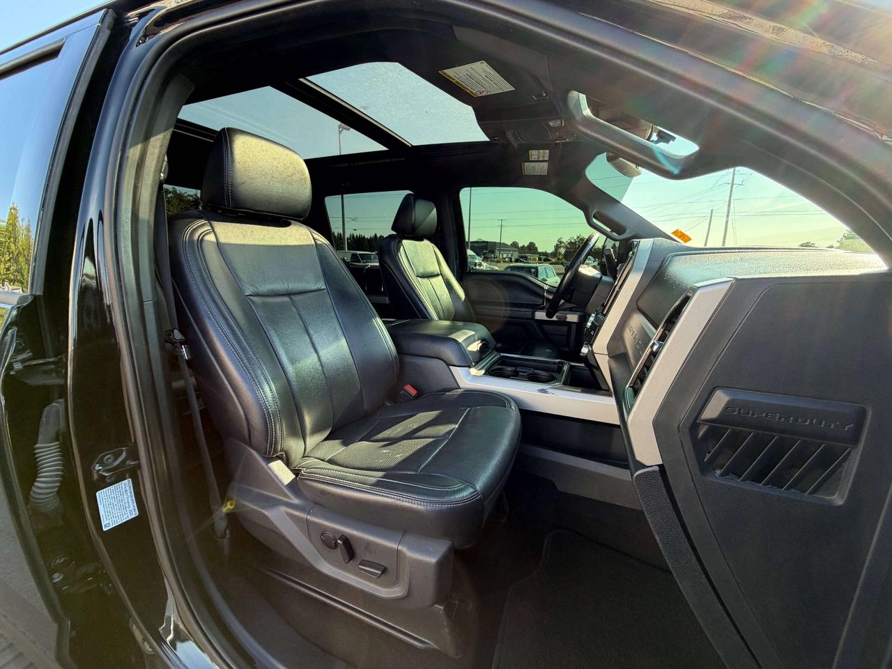 2022 Ford F-250 LARIAT Photo