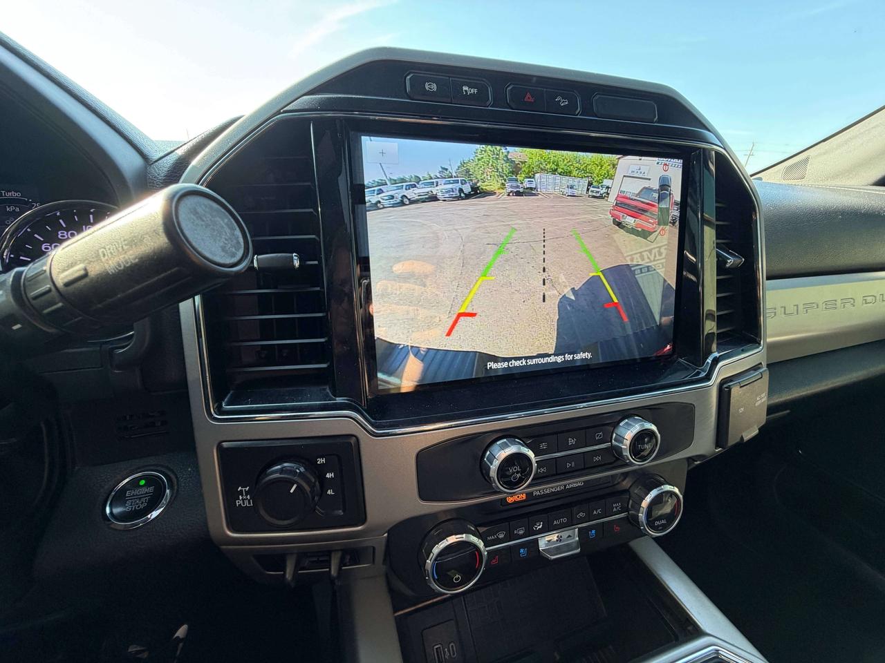 2022 Ford F-250 LARIAT Photo