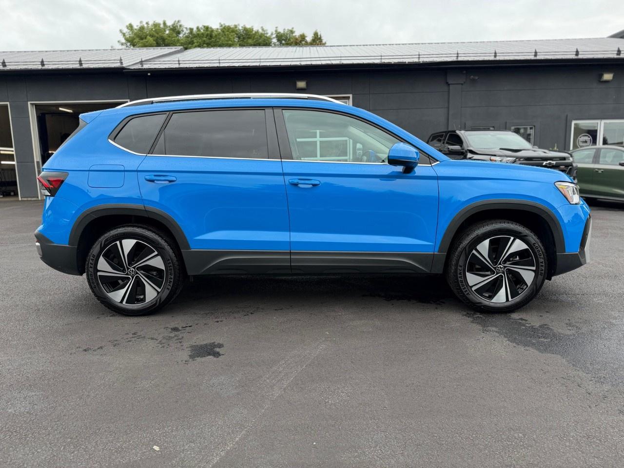 2025 Volkswagen Taos Comfortline 4Motion Photo