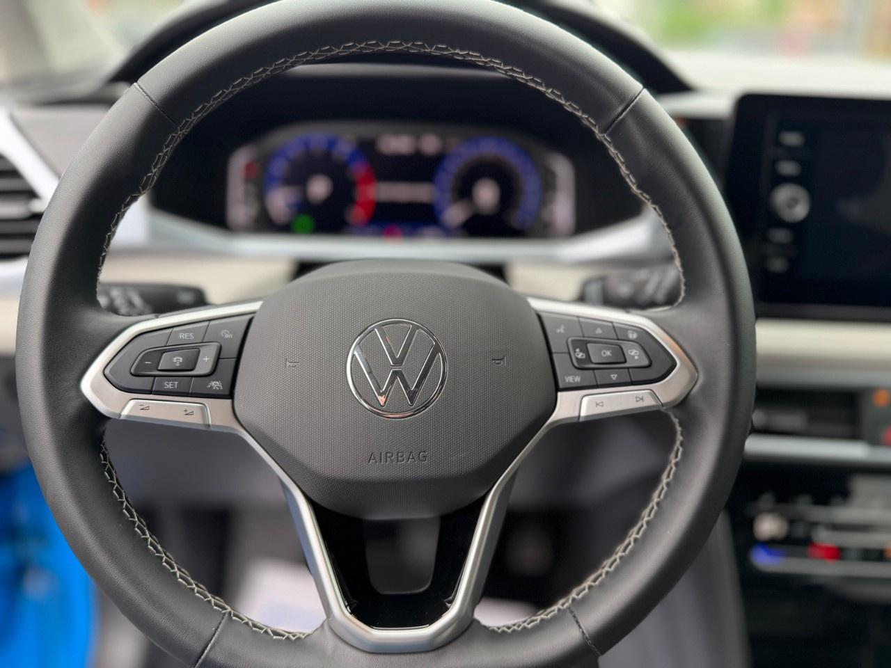 2025 Volkswagen Taos Comfortline 4Motion Photo