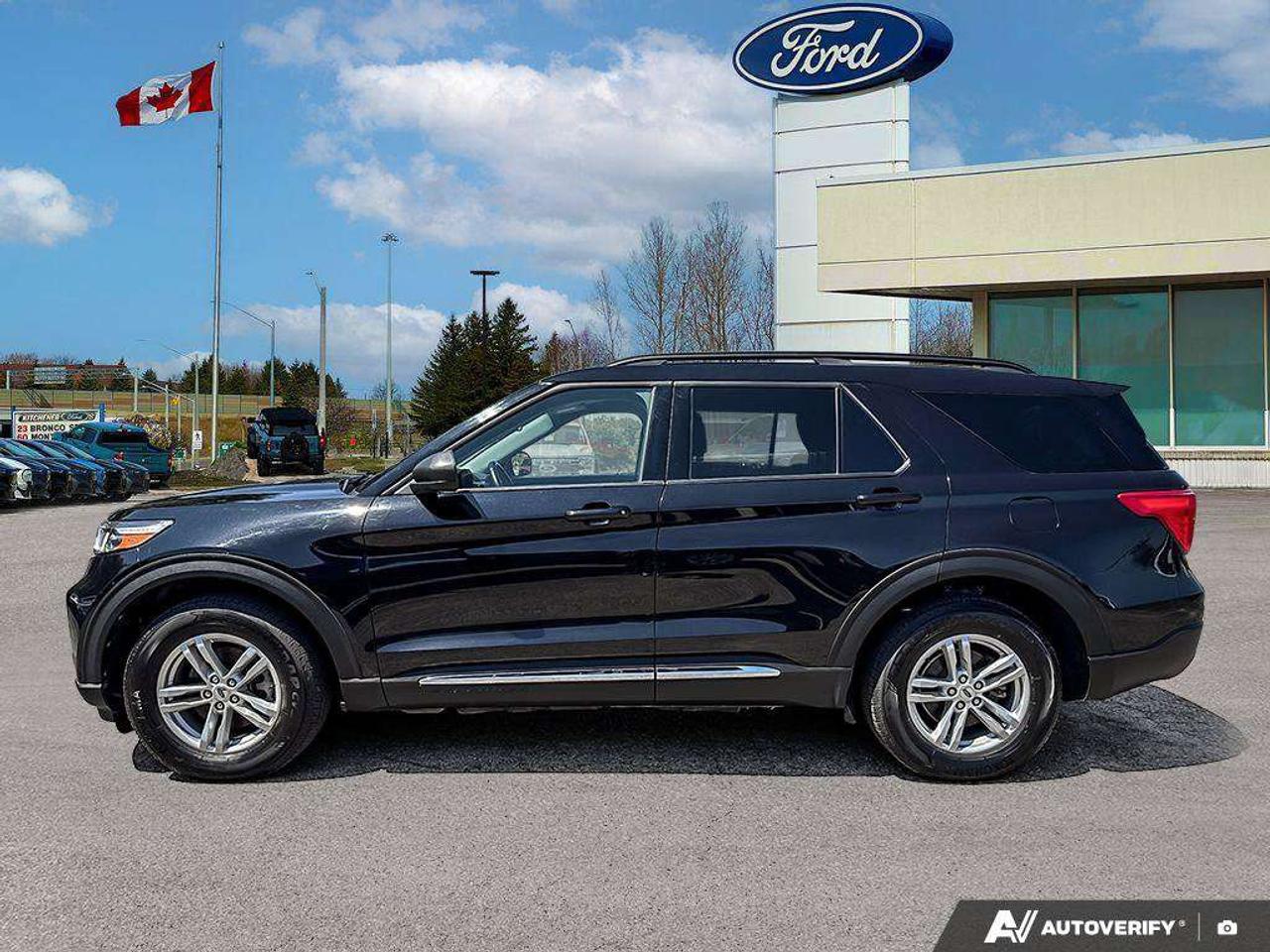 2023 Ford Explorer XLT   NAV   MOONROOF   ADAPT CRUISE Photo