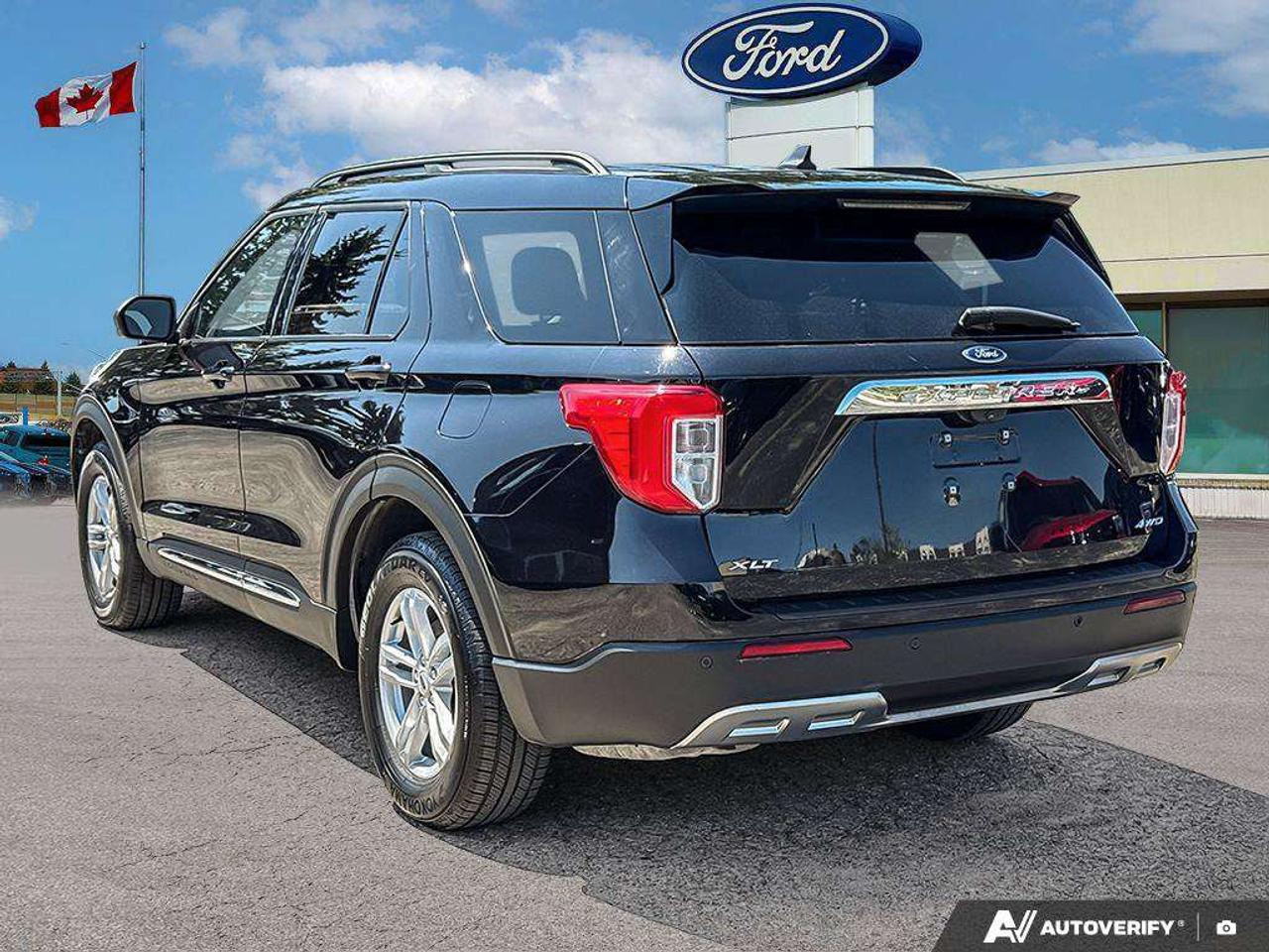 2023 Ford Explorer XLT   NAV   MOONROOF   ADAPT CRUISE Photo