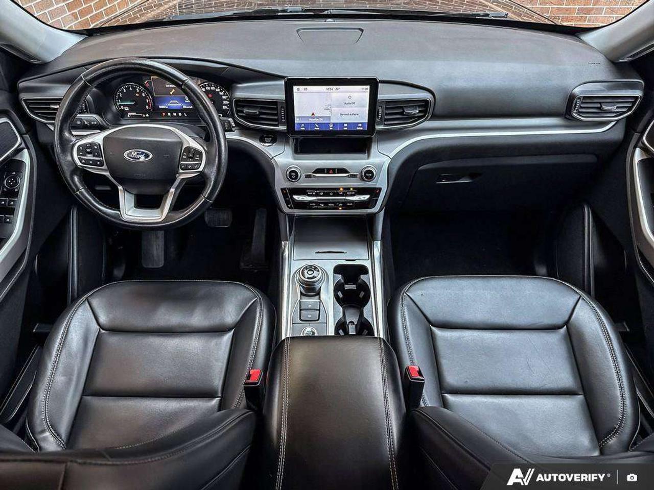 2023 Ford Explorer XLT   NAV   MOONROOF   ADAPT CRUISE Photo