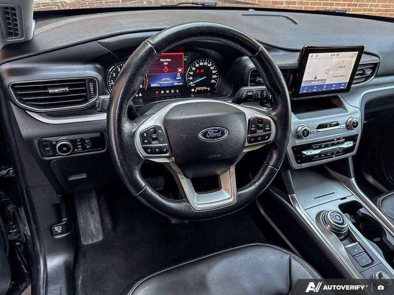 2023 Ford Explorer XLT   NAV   MOONROOF   ADAPT CRUISE Photo