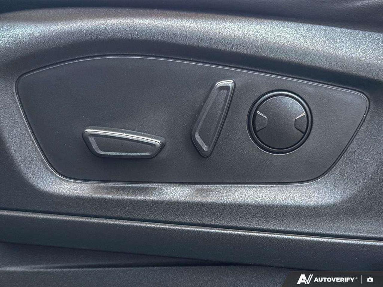 2023 Ford Explorer XLT   NAV   MOONROOF   ADAPT CRUISE Photo