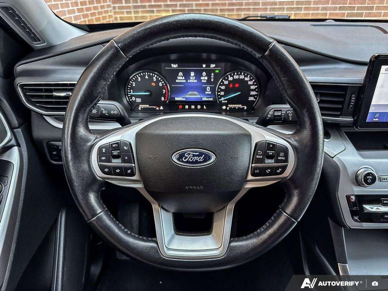 2023 Ford Explorer XLT   NAV   MOONROOF   ADAPT CRUISE Photo