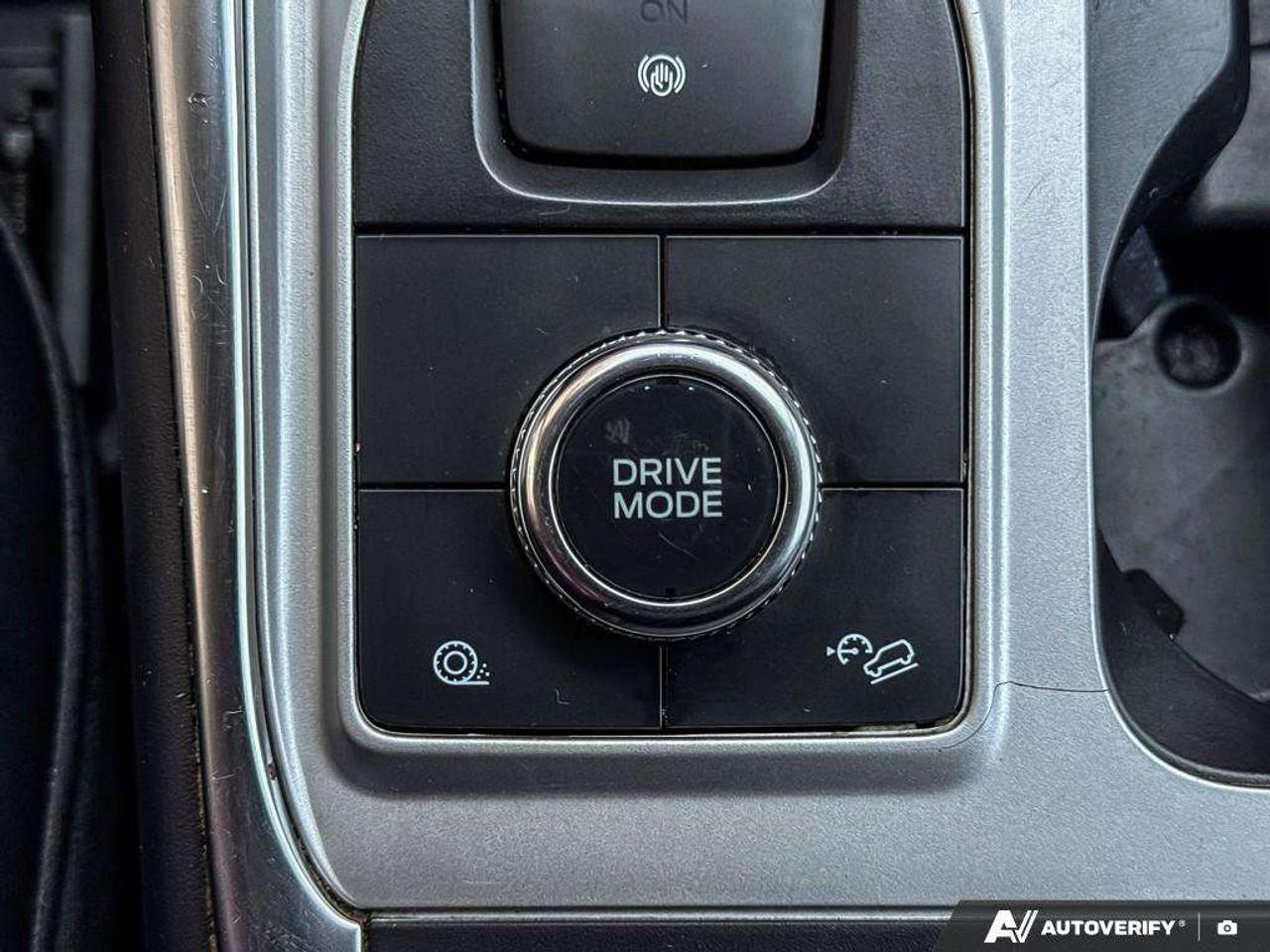 2023 Ford Explorer XLT   NAV   MOONROOF   ADAPT CRUISE Photo
