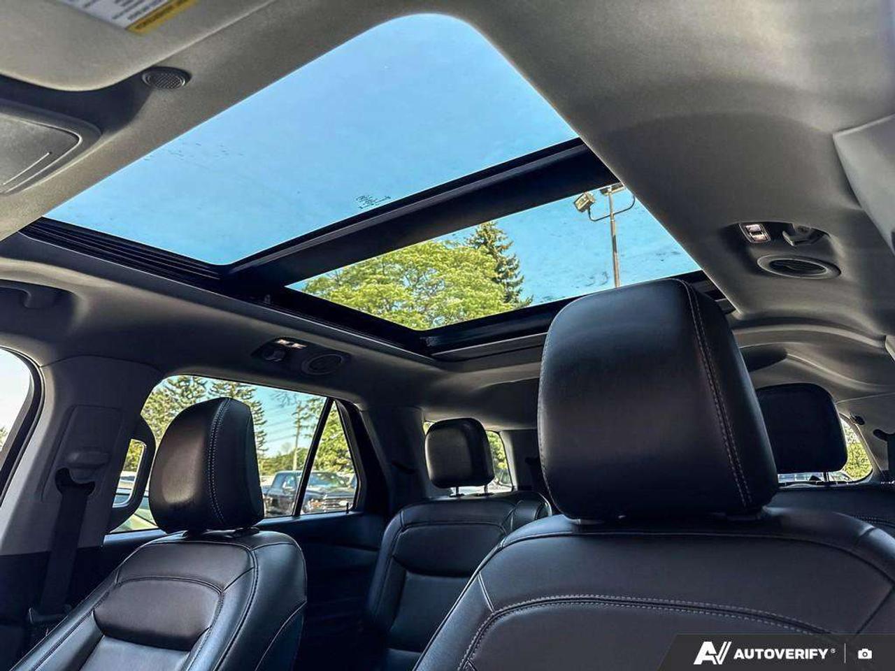 2023 Ford Explorer XLT   NAV   MOONROOF   ADAPT CRUISE Photo