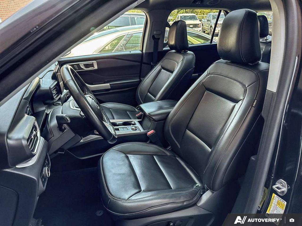2023 Ford Explorer XLT   NAV   MOONROOF   ADAPT CRUISE Photo