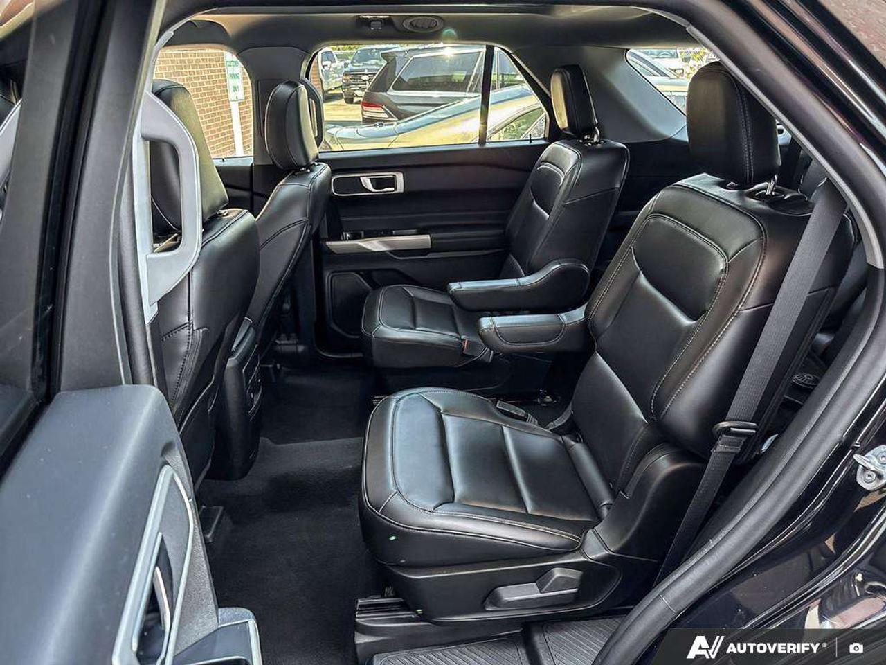 2023 Ford Explorer XLT   NAV   MOONROOF   ADAPT CRUISE Photo