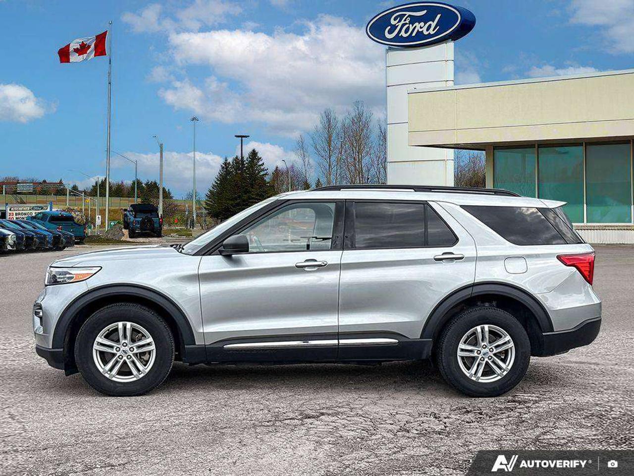 2023 Ford Explorer XLT   MOONROOF   NAV   ADAPT CRUISE Photo