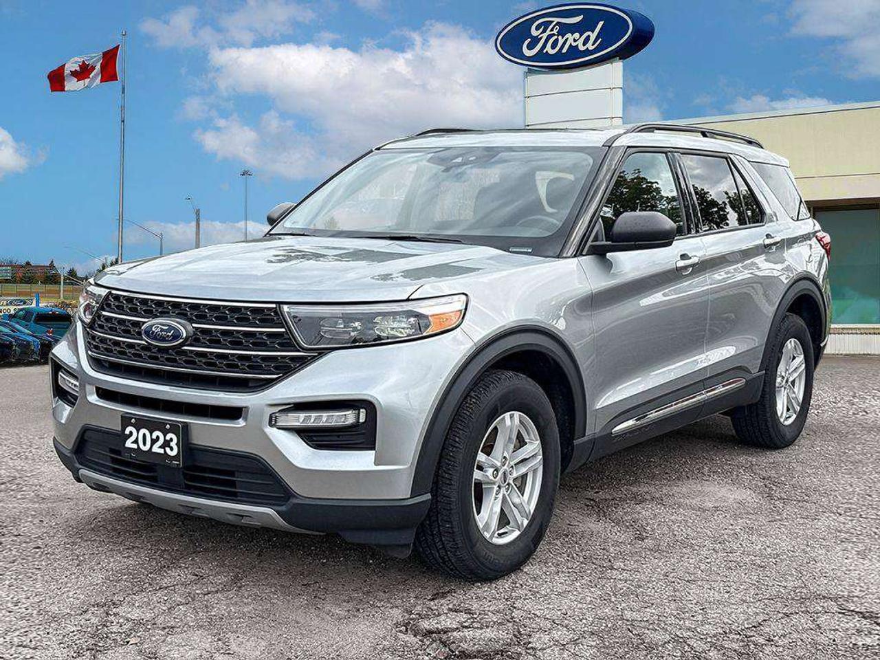 2023 Ford Explorer XLT   MOONROOF   NAV   ADAPT CRUISE Photo
