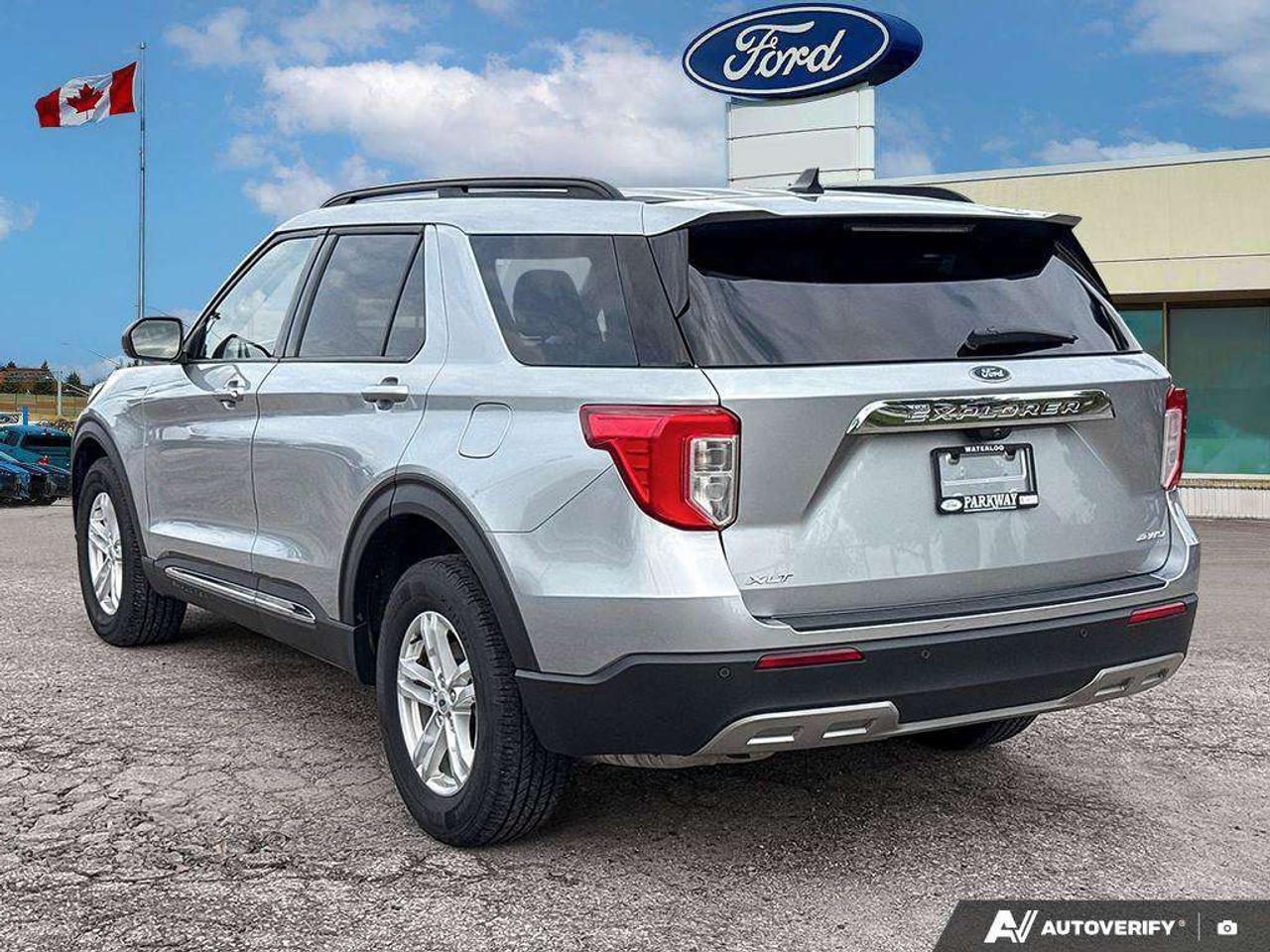 2023 Ford Explorer XLT   MOONROOF   NAV   ADAPT CRUISE Photo