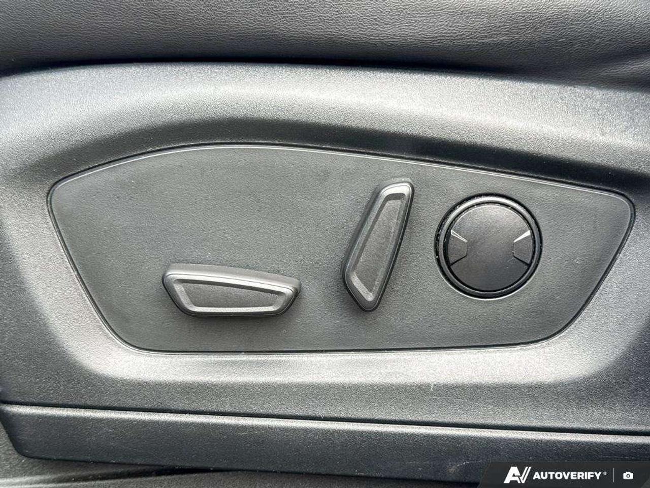 2023 Ford Explorer XLT   MOONROOF   NAV   ADAPT CRUISE Photo