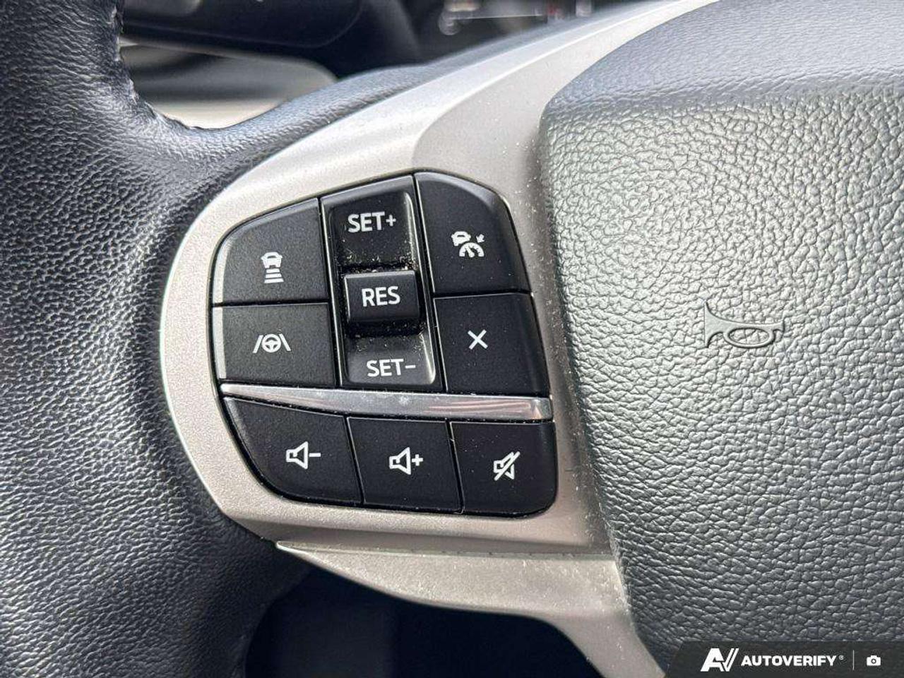 2023 Ford Explorer XLT   MOONROOF   NAV   ADAPT CRUISE Photo