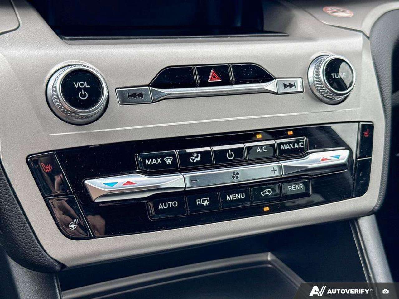 2023 Ford Explorer XLT   MOONROOF   NAV   ADAPT CRUISE Photo