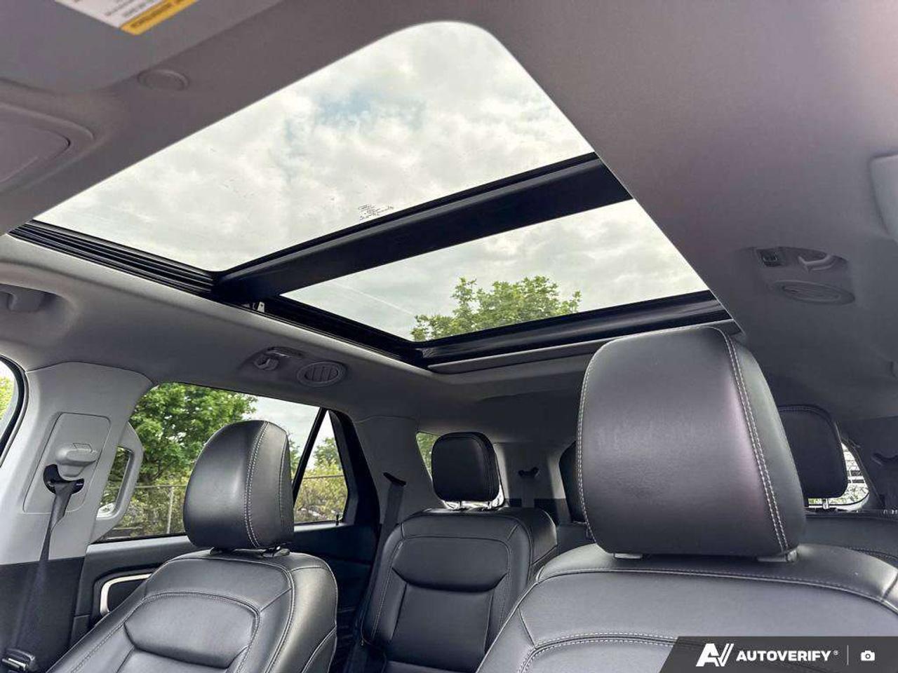 2023 Ford Explorer XLT   MOONROOF   NAV   ADAPT CRUISE Photo