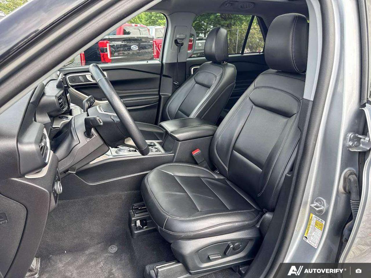 2023 Ford Explorer XLT   MOONROOF   NAV   ADAPT CRUISE Photo