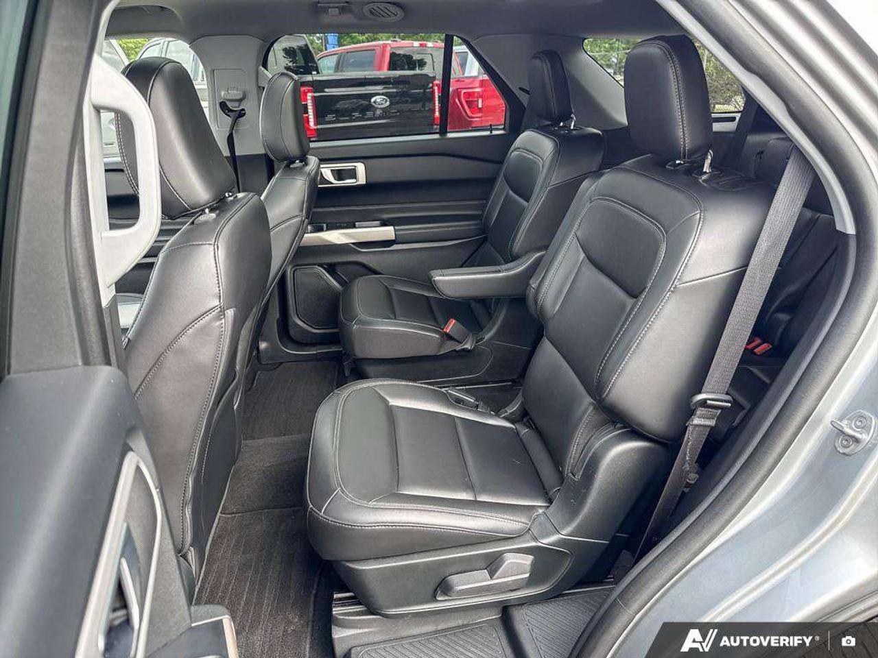 2023 Ford Explorer XLT   MOONROOF   NAV   ADAPT CRUISE Photo