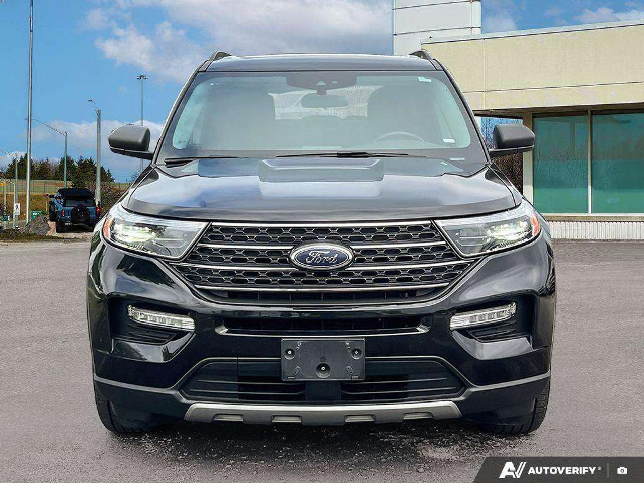 2023 Ford Explorer XLT   MOONROOF   NAV   ADAPT CRUISE Photo