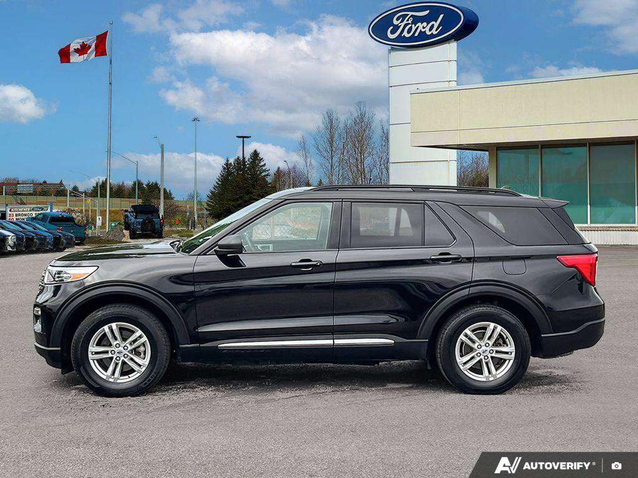 2023 Ford Explorer XLT   MOONROOF   NAV   ADAPT CRUISE Photo