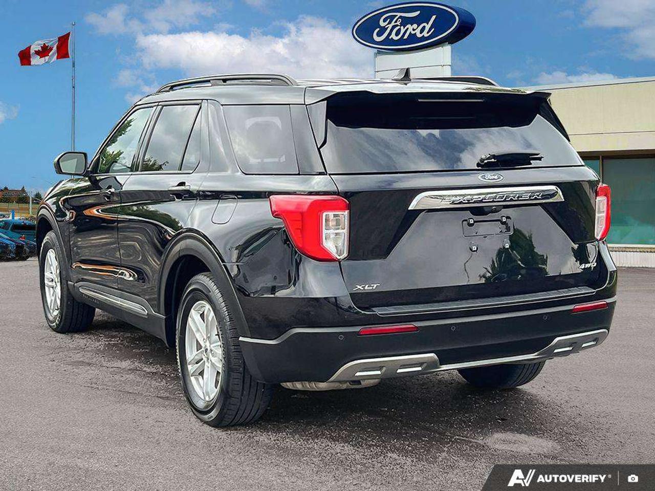 2023 Ford Explorer XLT   MOONROOF   NAV   ADAPT CRUISE Photo