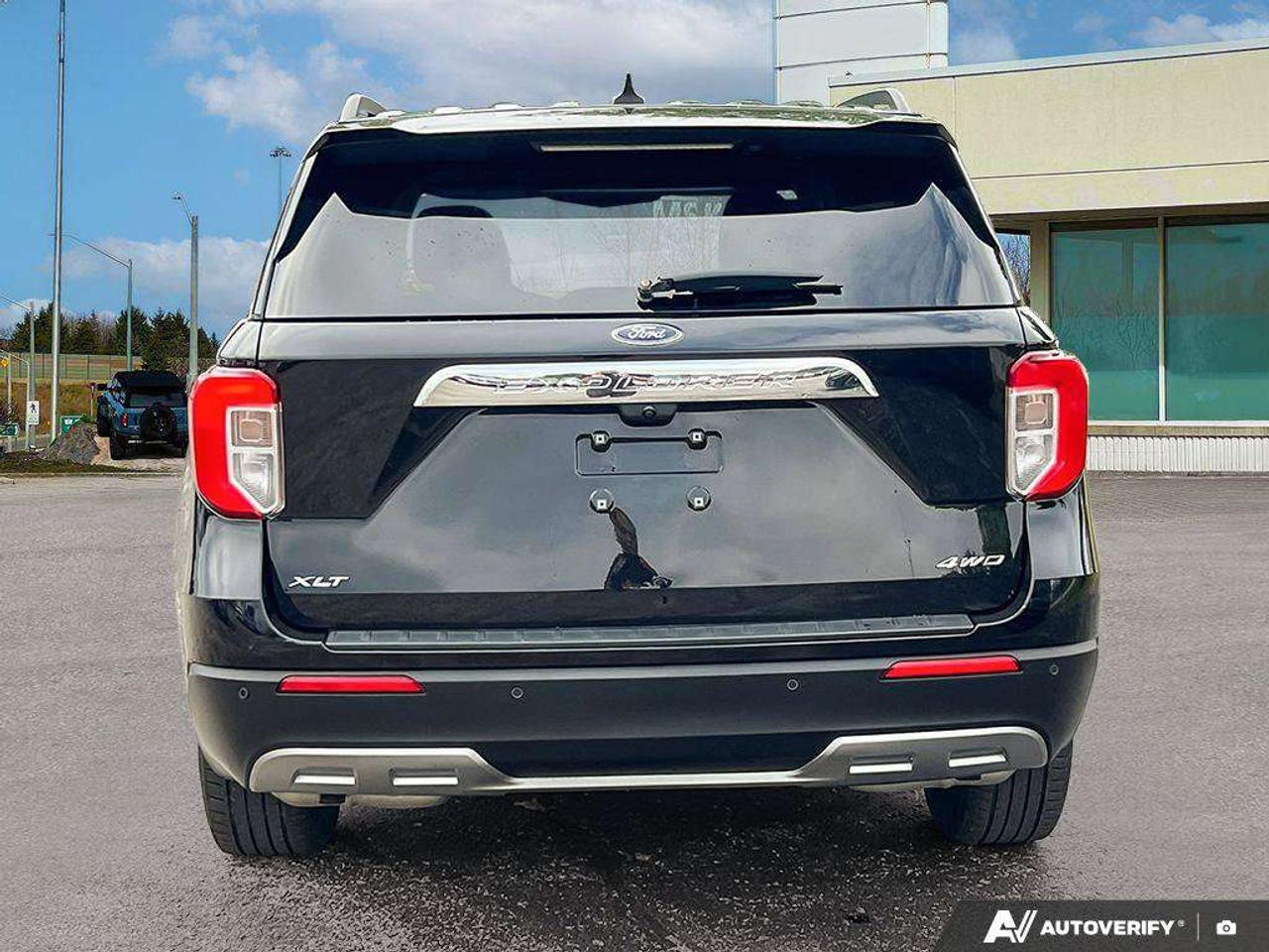 2023 Ford Explorer XLT   MOONROOF   NAV   ADAPT CRUISE Photo