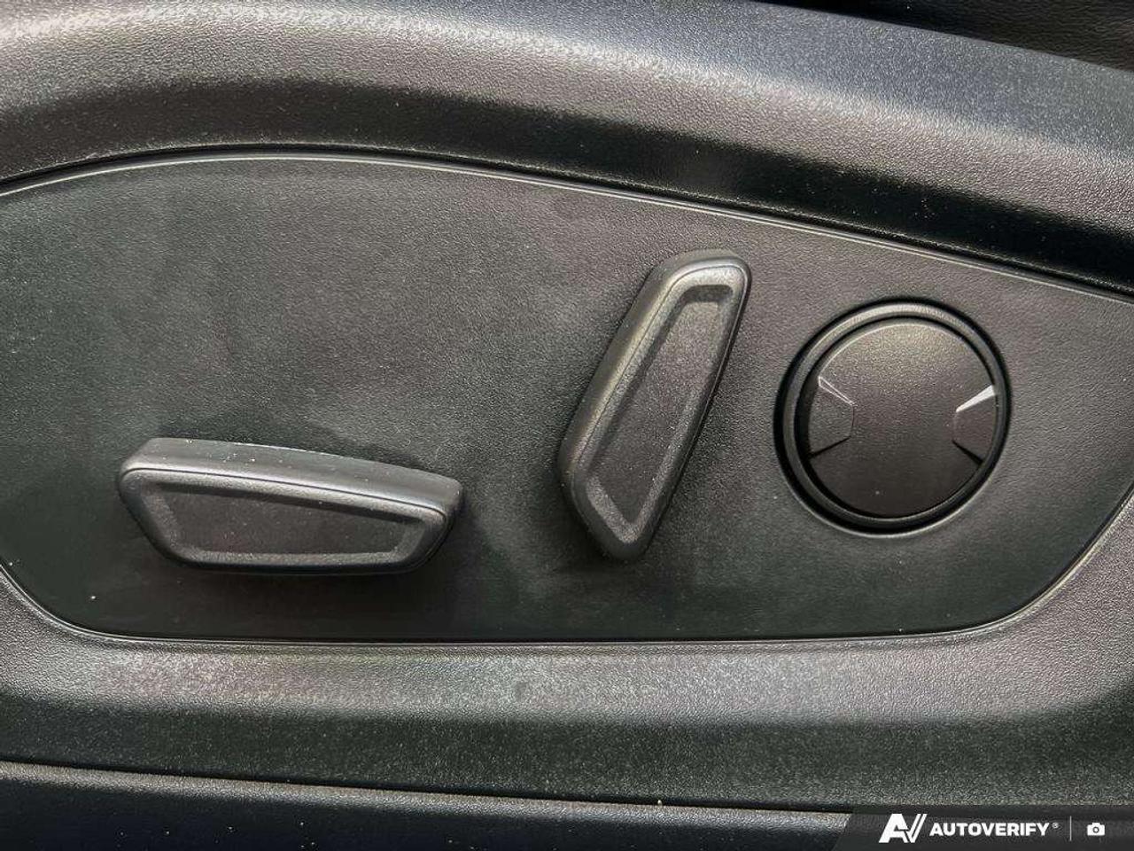 2023 Ford Explorer XLT   MOONROOF   NAV   ADAPT CRUISE Photo