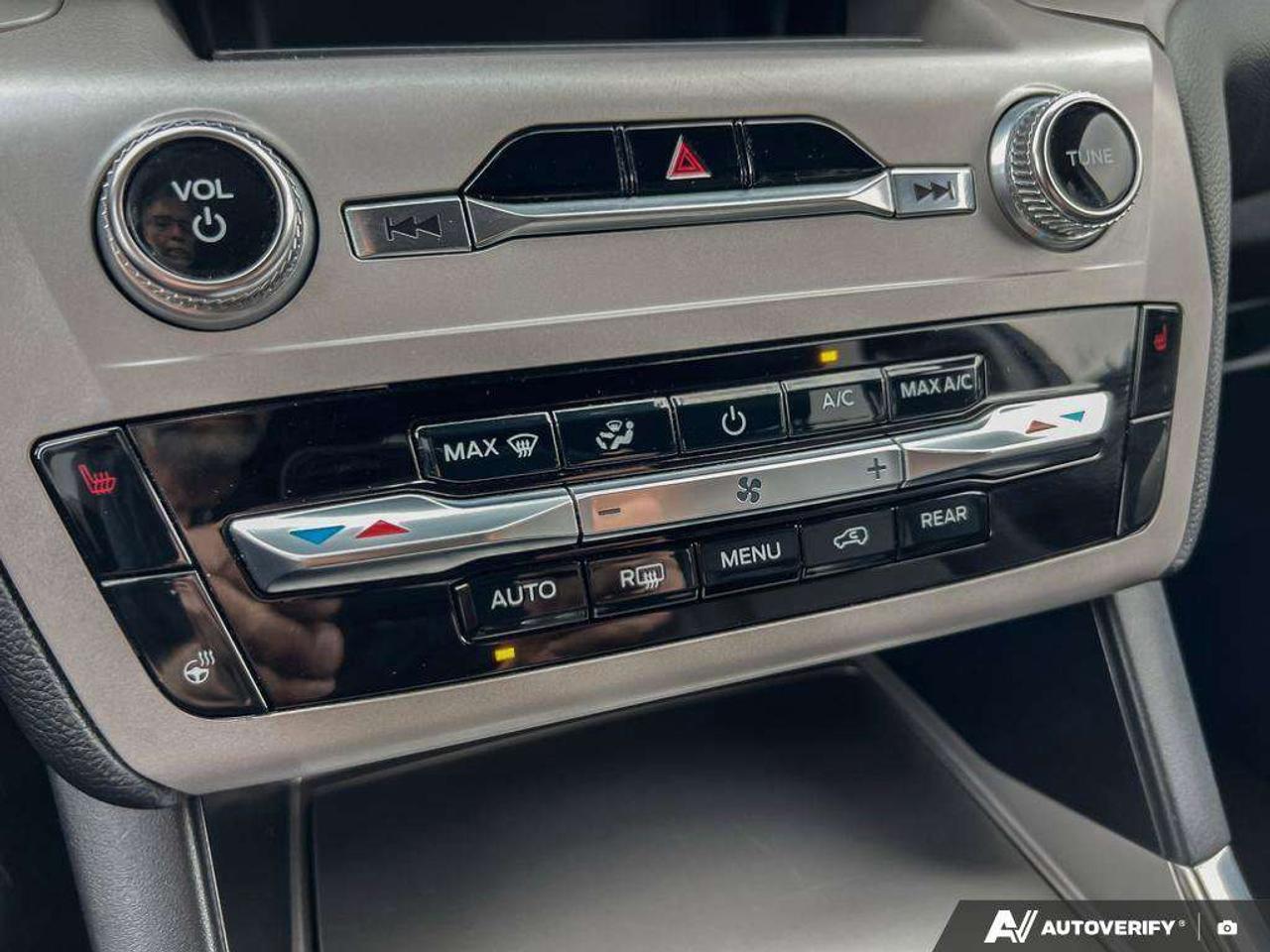 2023 Ford Explorer XLT   MOONROOF   NAV   ADAPT CRUISE Photo