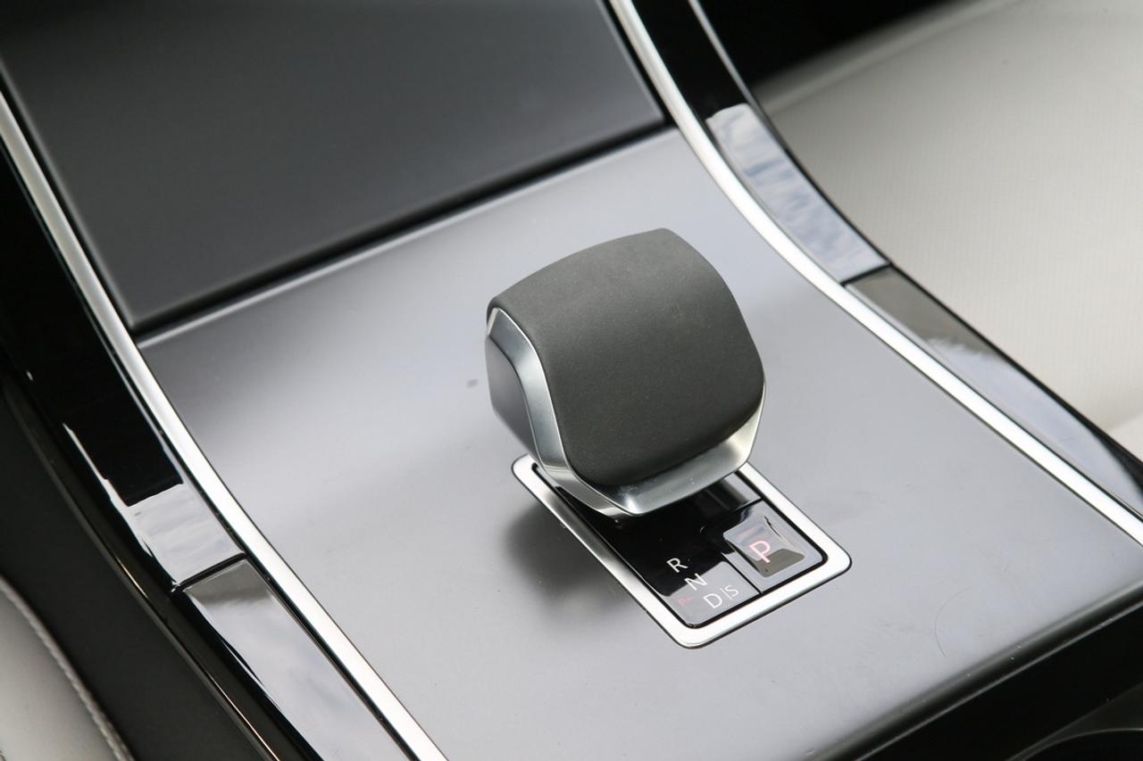 2024 Land Rover Range Rover Velar Dynamic SE Photo