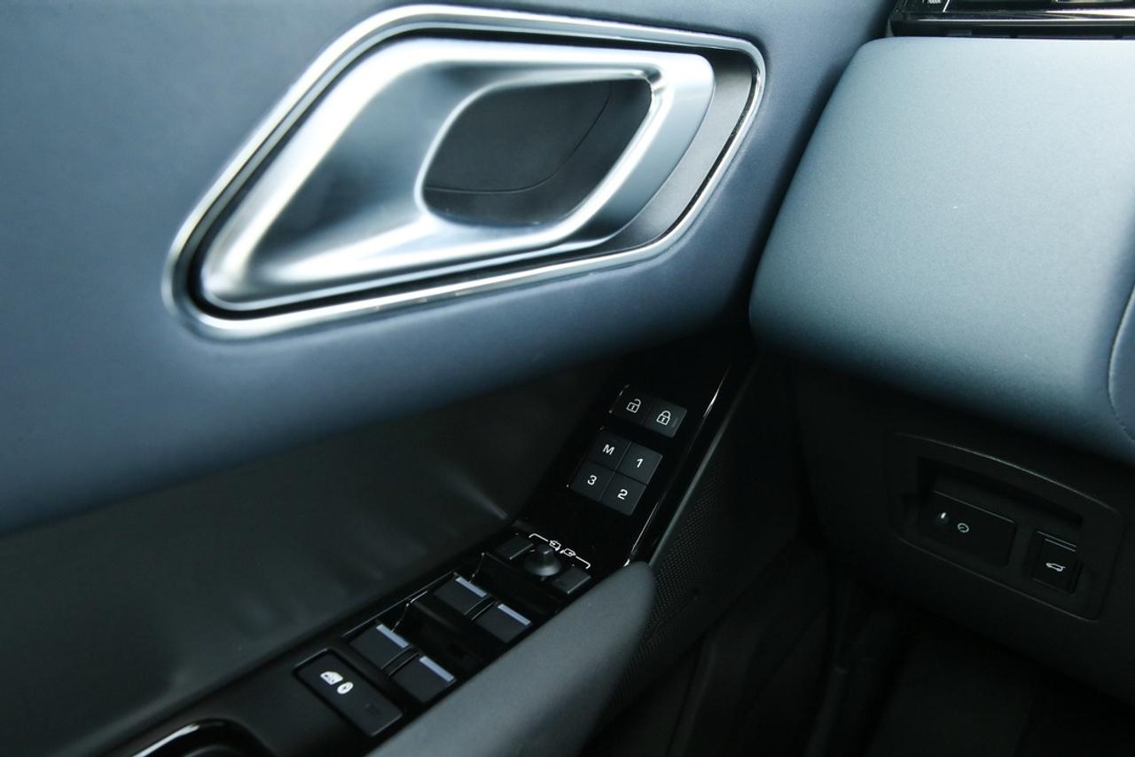 2024 Land Rover Range Rover Velar Dynamic SE Photo