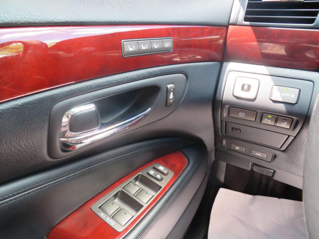 2007 Lexus LS 460 4dr Sdn SWB Photo