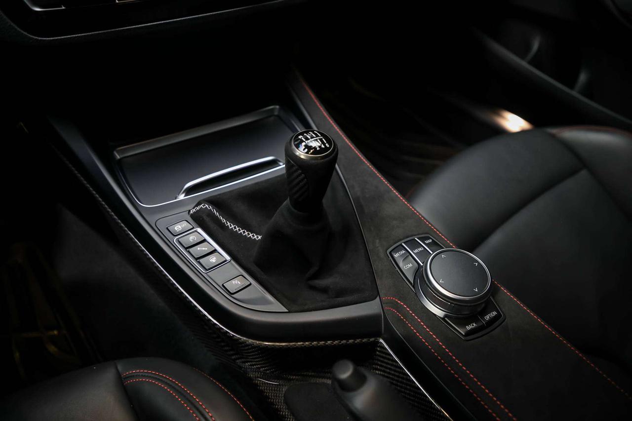 2020 BMW M2 CS 444HP MANUAL GOLDRIMS CARBONROOF CUSTOMEXHAUST Photo