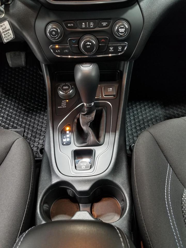 2019 Jeep Cherokee Sport 4dr 4x4 Photo