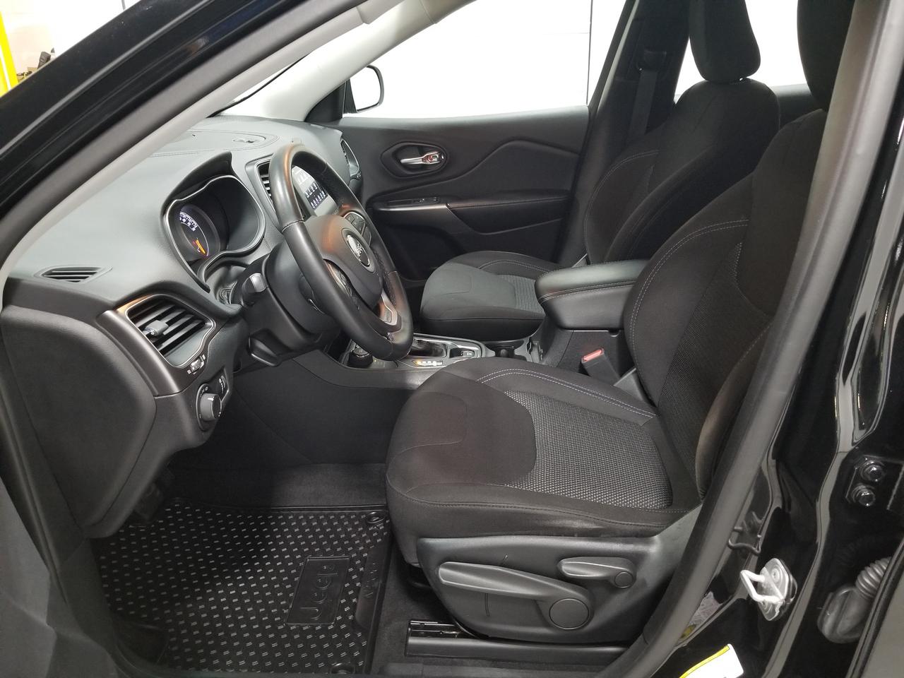 2019 Jeep Cherokee Sport 4dr 4x4 Photo