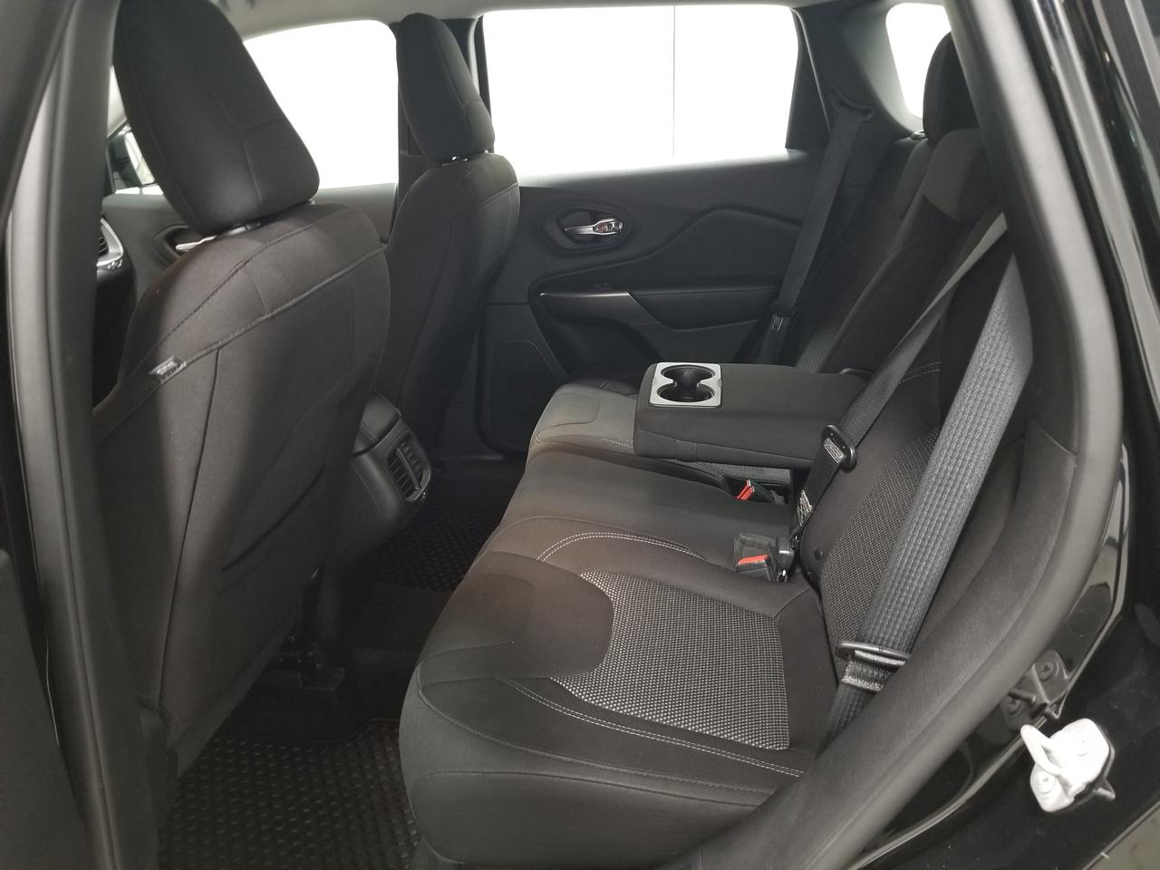 2019 Jeep Cherokee Sport 4dr 4x4 Photo