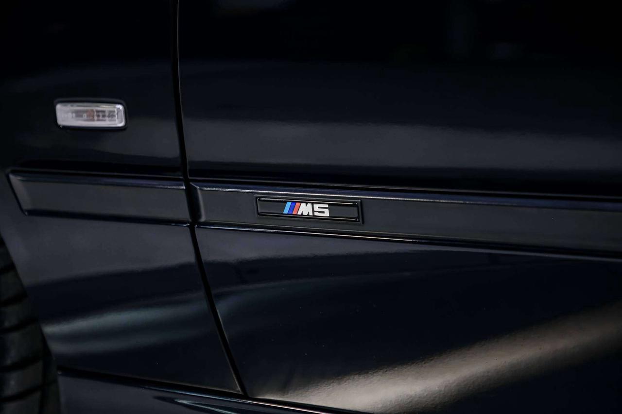 2000 BMW 5 Series SEDAN V8 MANUAL CARAMELINT NOACCIDENT CANADIANCAR Photo