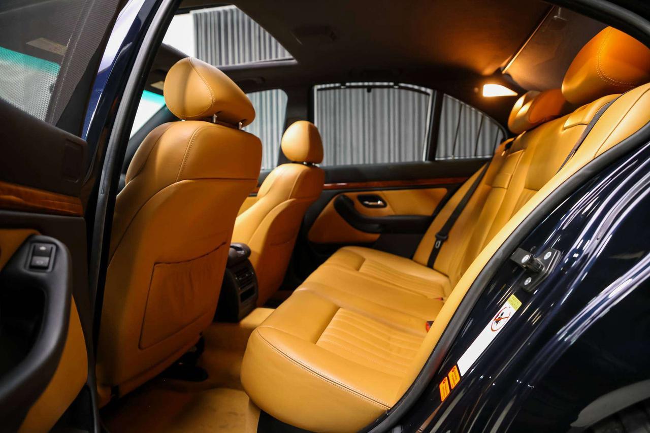 2000 BMW 5 Series SEDAN V8 MANUAL CARAMELINT NOACCIDENT CANADIANCAR Photo